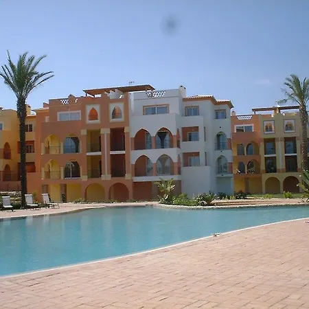 Üdülőközpont Jardim Da Meia 4*
